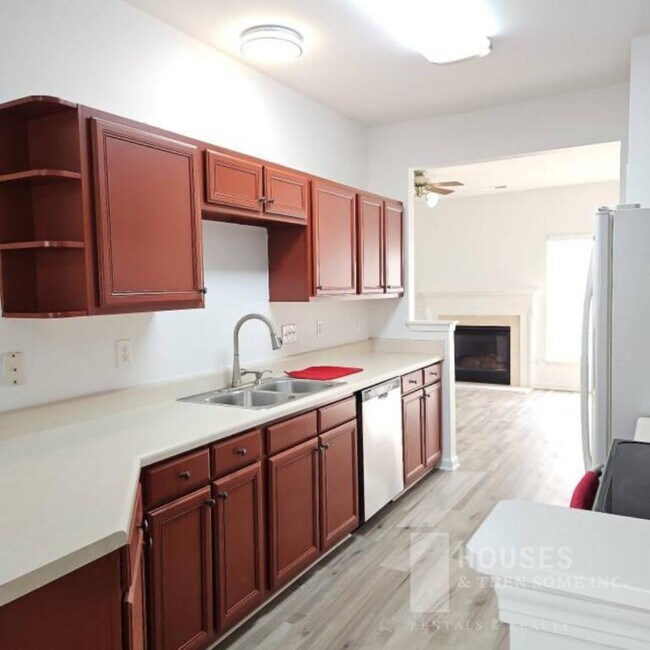 Foto del edificio - 151 Spring Crossing Cir