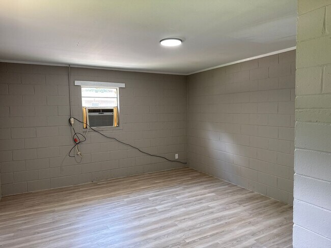 Foto del edificio - 2 Bed 1 Bath Apartment