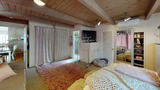 Foto del edificio - 3 Bedroom 3 Bathroom House W/ Large Yard, Near Cal Poly, Available This Summer!