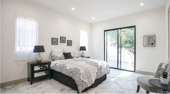 Bedroom - 15122 La Maida St