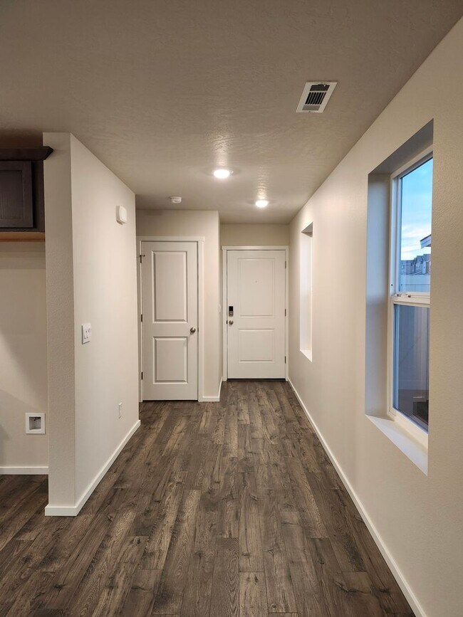 Foto del edificio - Brand New Construction!!! Beautiful 4 bedr...