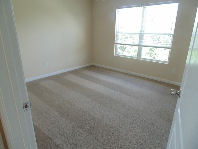 Building Photo - 136 Bridgewater Cir
