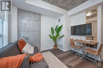 Building Photo - 211-211 Besserer St