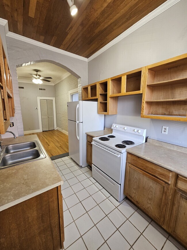 Building Photo - 607 Lindsay St