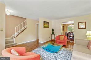 Building Photo - 10044 Maple Leaf Dr