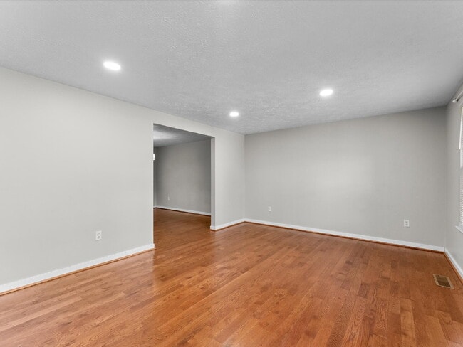 Building Photo - 3513 Castlebury Dr