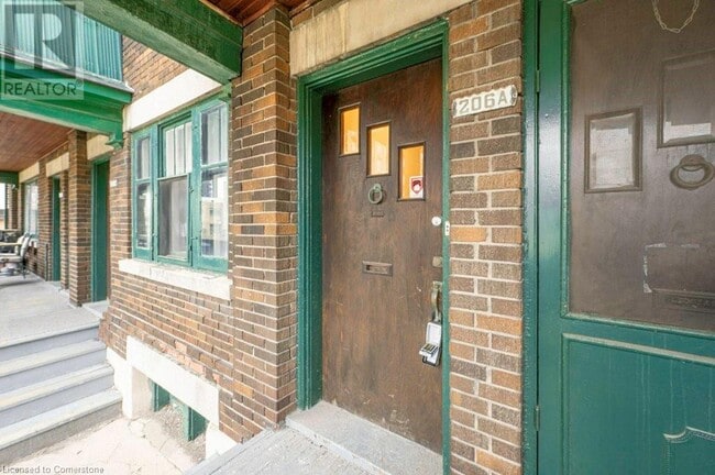 Building Photo - 202 King St S