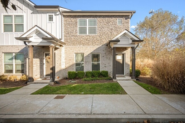 Building Photo - 555 Gresham Ln