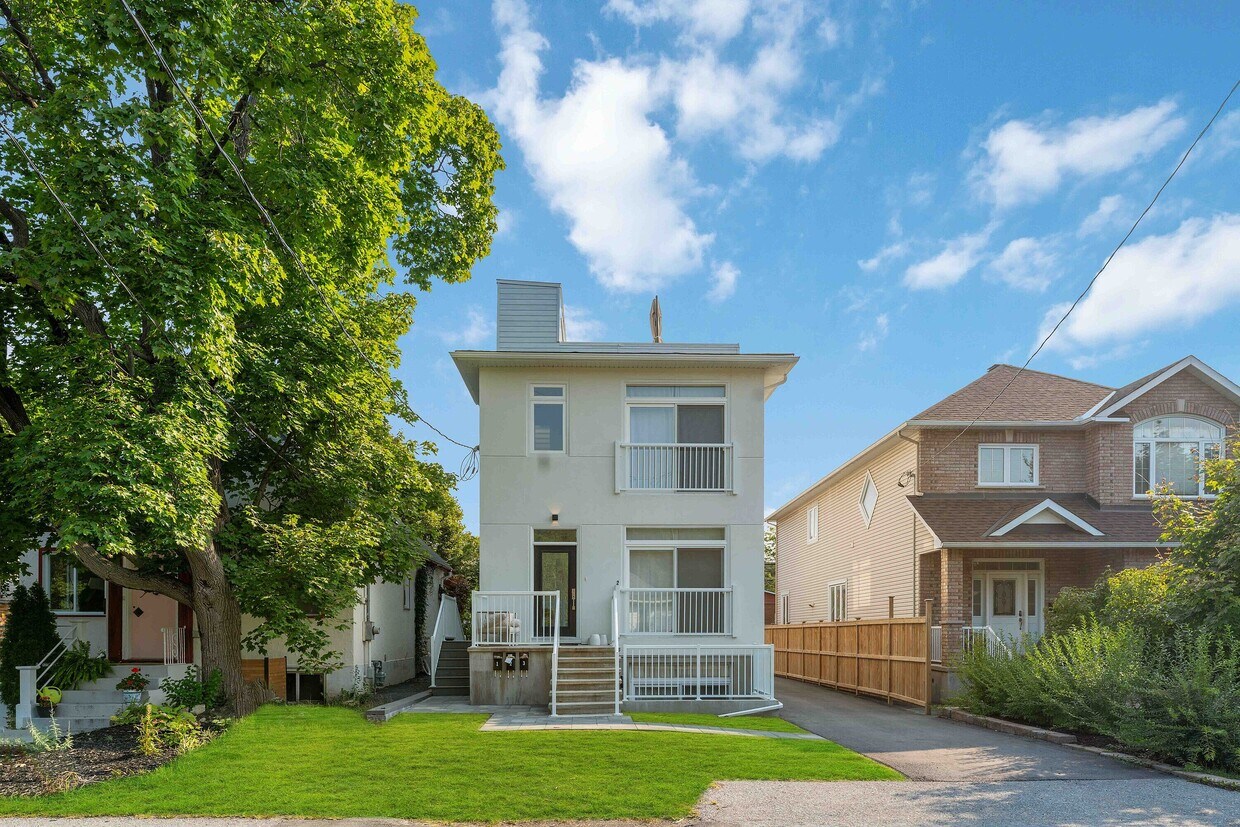Primary Photo - 683 Melbourne Ave