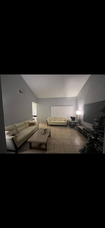 Foto del edificio - 1370-1376 6 Iron Dr