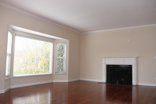 Building Photo - 1549 Brookvale Dr