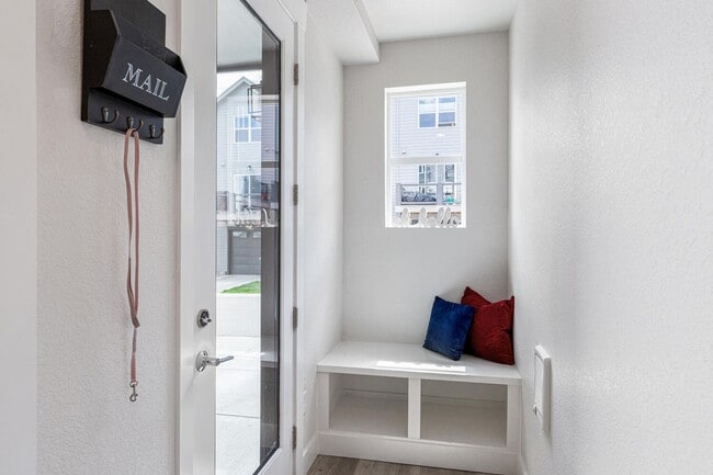 Building Photo - Modern Townhome with Private Patio