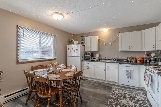 Building Photo - 202 Balcerzak Dr