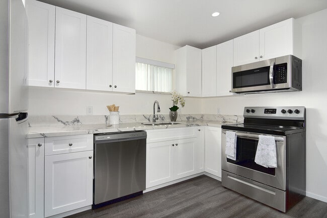 Building Photo - Zelzah Apartments