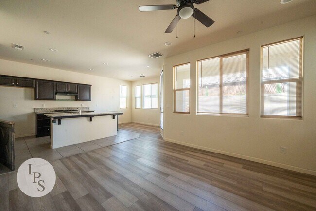 Foto del edificio - Fresno SouthEast Home, Gated Community, 3B...