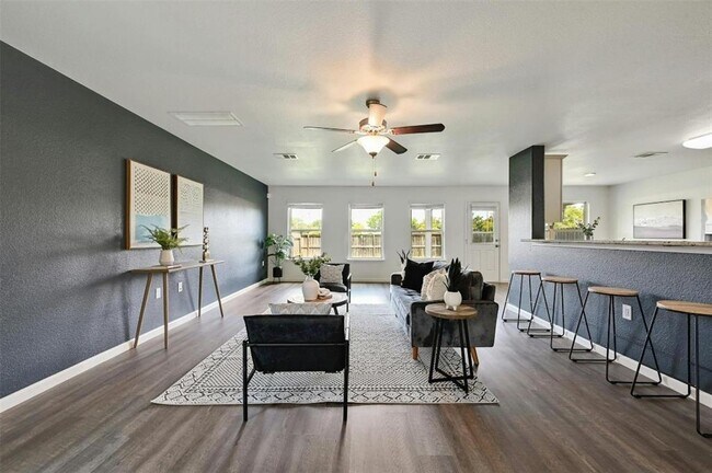 Foto del edificio - 6912 Crestone Rd