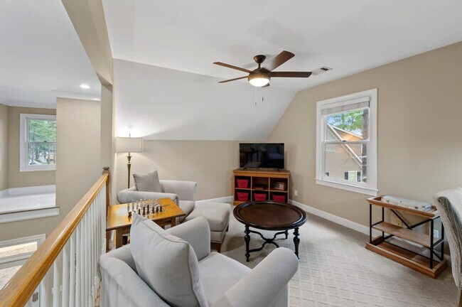 Foto del edificio - 110 Mayfair Ct