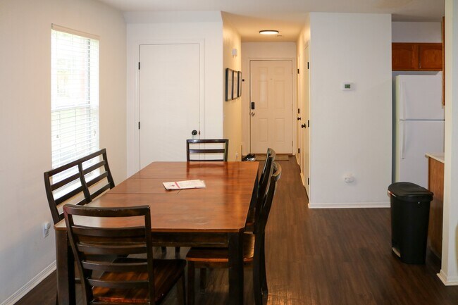 Photo - 594 W Moan Pl Townhome