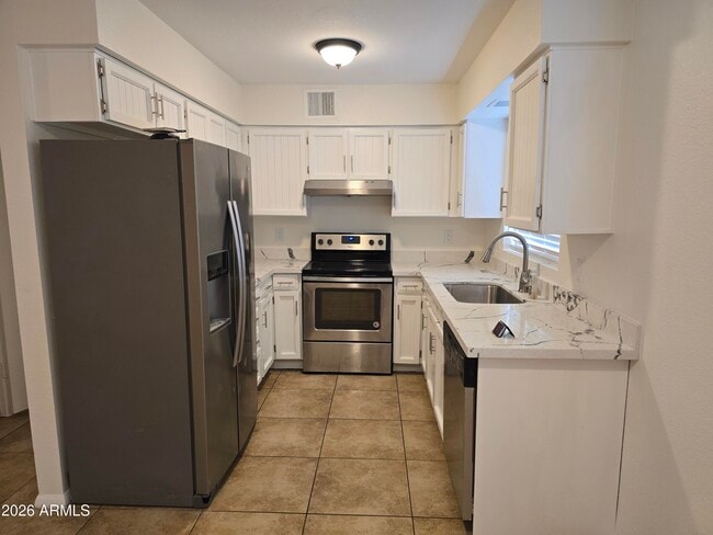 Building Photo - 715 N Arrowhead Dr