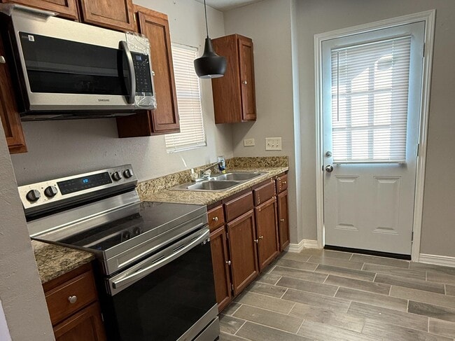 Foto del edificio - 3105 Medio Ct