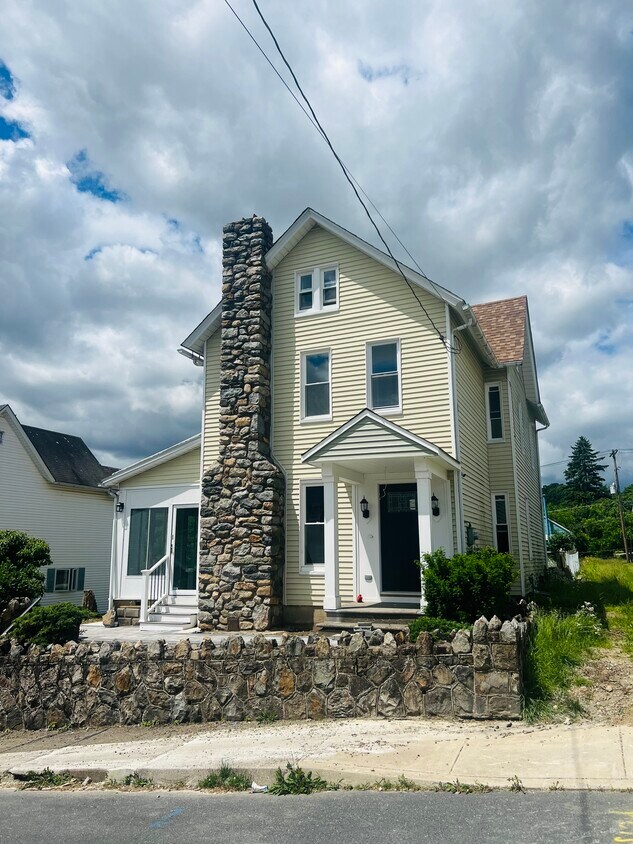 Primary Photo - 220 N 5th St