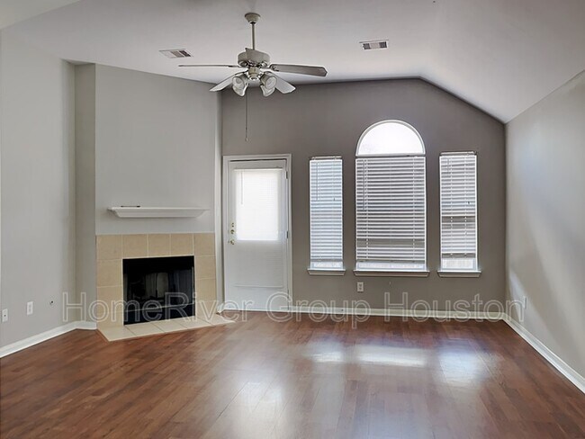 Building Photo - 2303 Cardinal Elm St