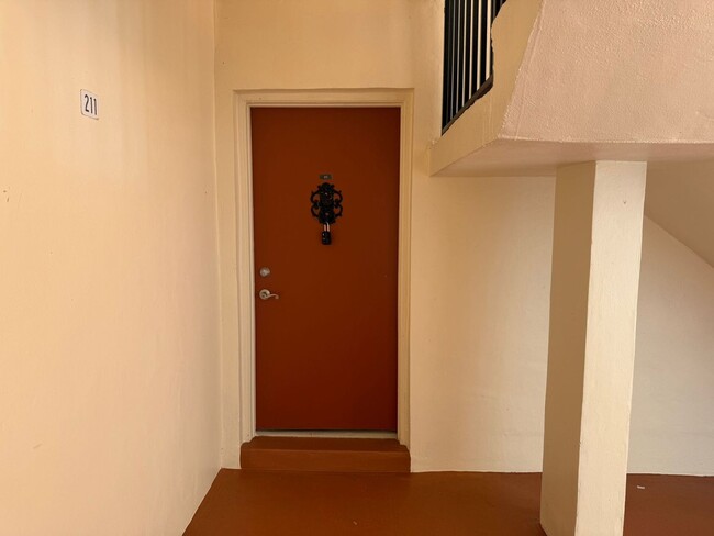 Building Photo - Newly Remodeled West Palm Beach Condo - 1 ...