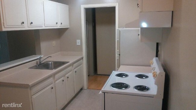 Building Photo - 1 br, 1 bath Apartment - 1399 Pacific Ave