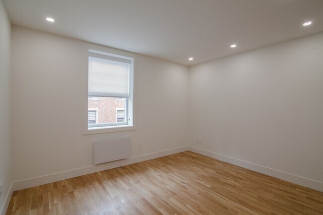 Building Photo - 2100 Rue du Fort