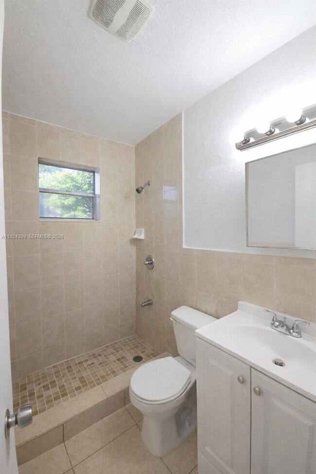 Foto del edificio - 2580 NW 139th St