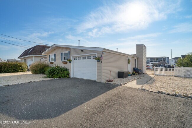 Foto del edificio - 825 Leeward Dr
