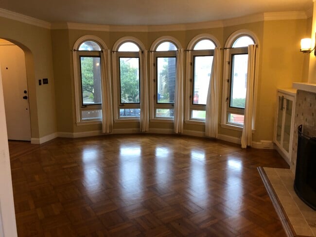 Building Photo - 209 La Cruz Ave