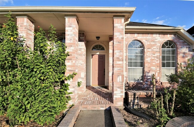 Foto del edificio - 8811 Norham Dr