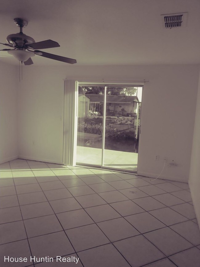 Building Photo - 6800 Sea Ranch Dr