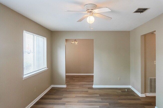 Foto del edificio - 733A Pointe Court