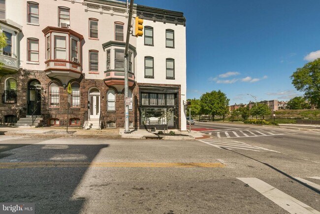 Foto del edificio - 1758 Park Ave