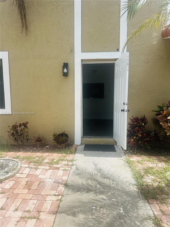 Foto del edificio - 10873 NW 45th St