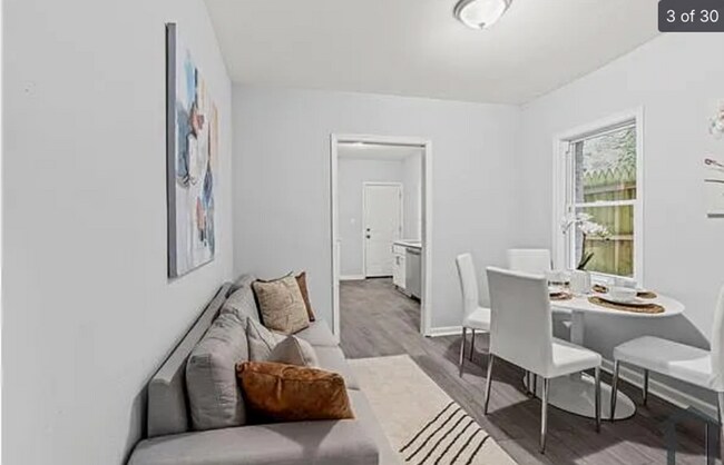 Building Photo - Modern 6-Bedroom Home in North Philadelphia