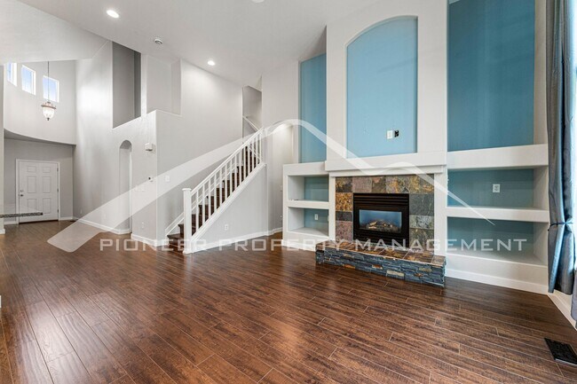 Building Photo - Beautiful Home with 2 Car Garage,Backyard,...