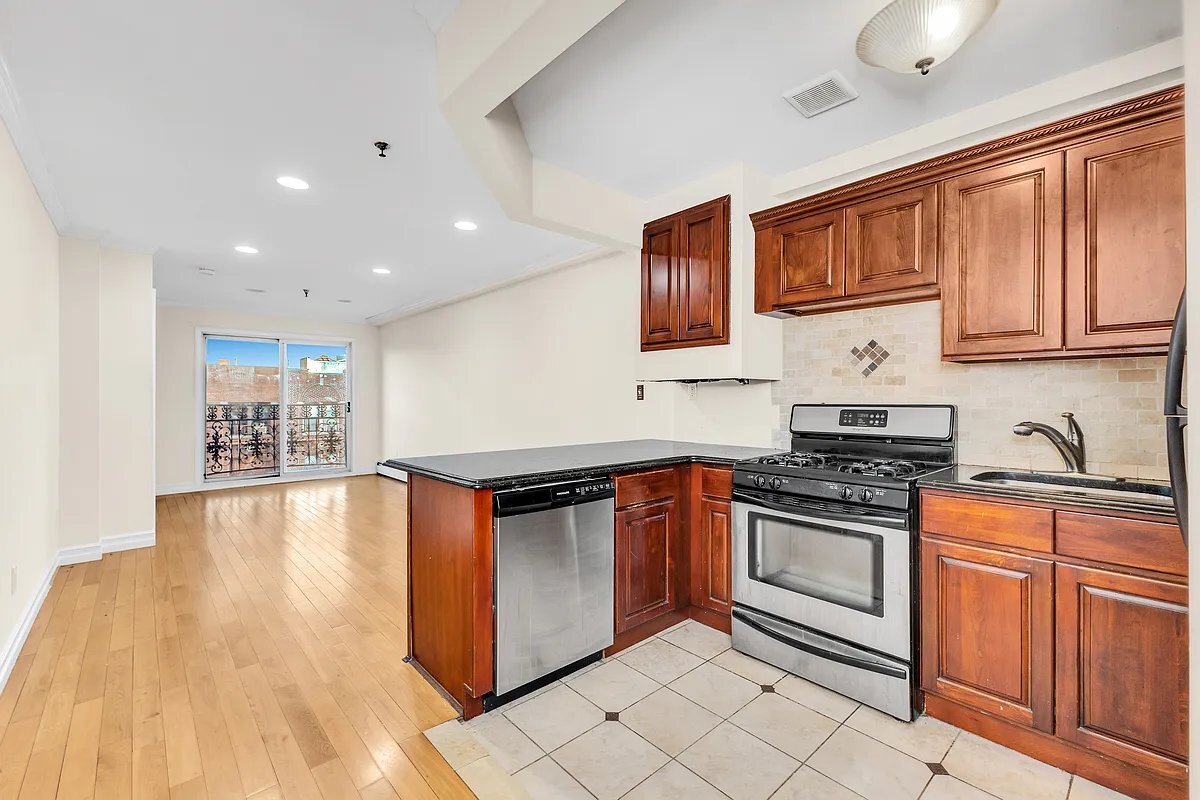 Foto principal - 25-52 33rd Street