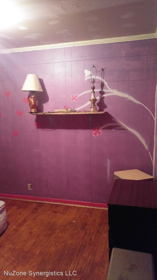 Building Photo - 3 br, 1 bath Apartment - 631-B Park St.