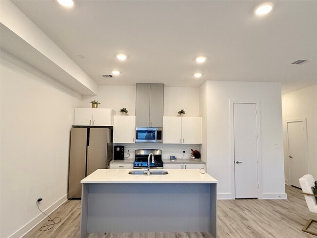 Building Photo - 9609 Habitat St