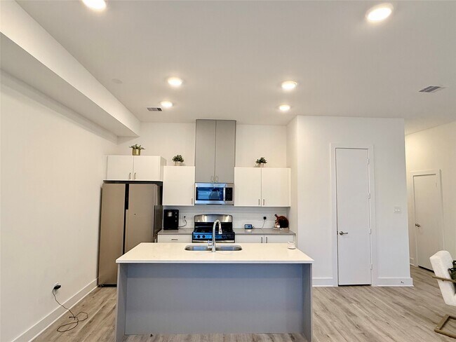 Foto del edificio - 9609 Habitat St