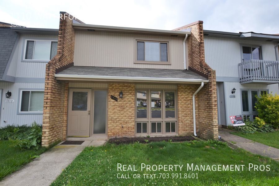 Beautifully Renovated 3 Bedroom Townhouse Townhome Rentals in Herndon VA