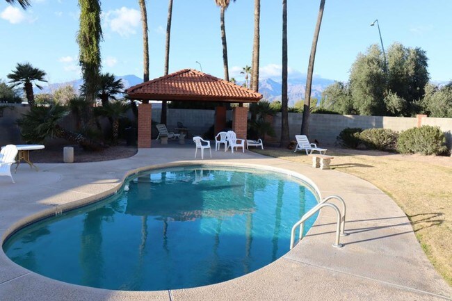 Foto del edificio - 9350 E Speedway Blvd, Unit 9