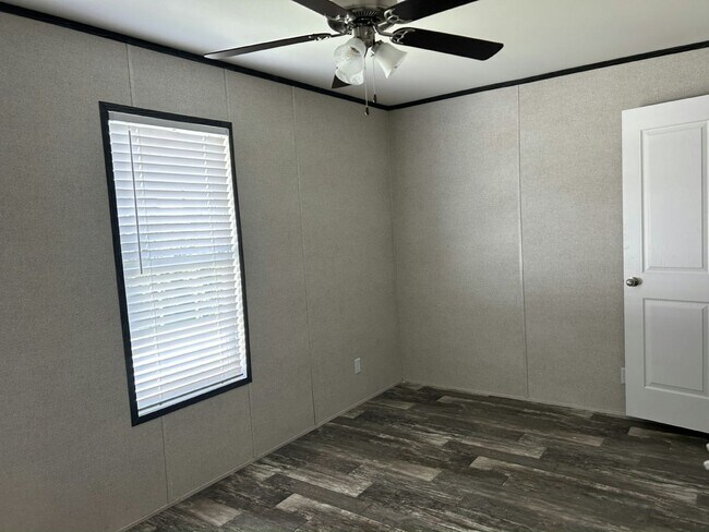 Foto del edificio - 21338 Lake Bambi Cir