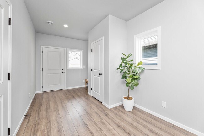 Building Photo - 4-bedroom, 3-bathroom South Fargo Single-Family Home w/ 2 Stall Garage