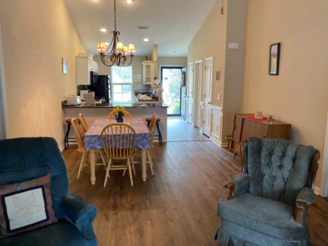 Building Photo - 2653 York Dr