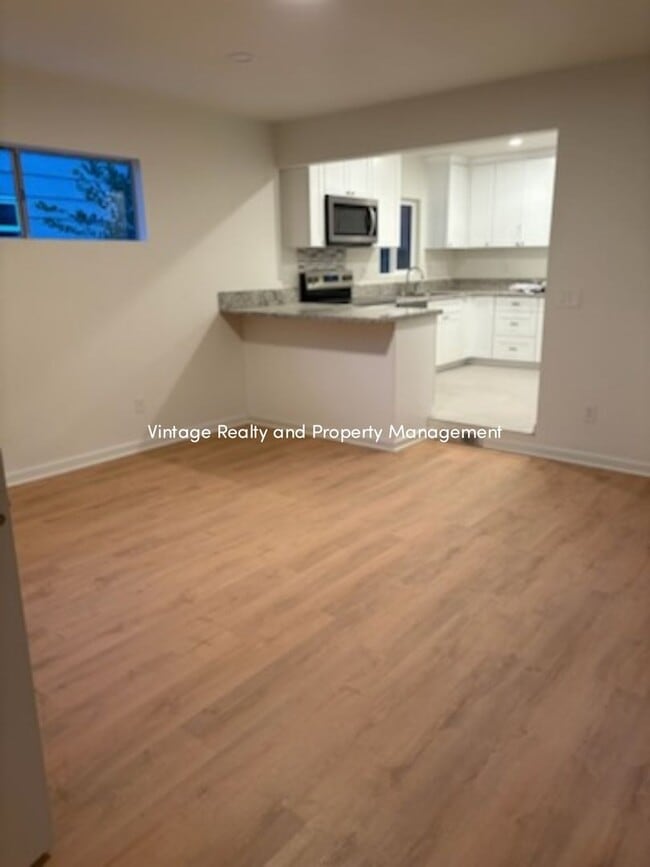 Building Photo - Move In Special!! Back On The Rental Market Great Single Story Three Bedroom Home!!!