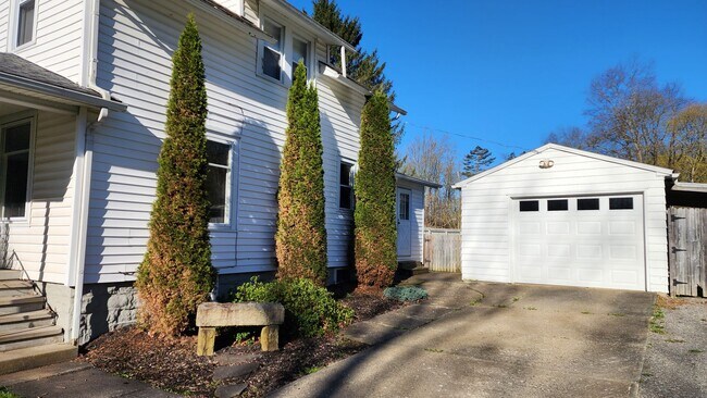 Building Photo - Exquisitely remodeled single-family home, ...